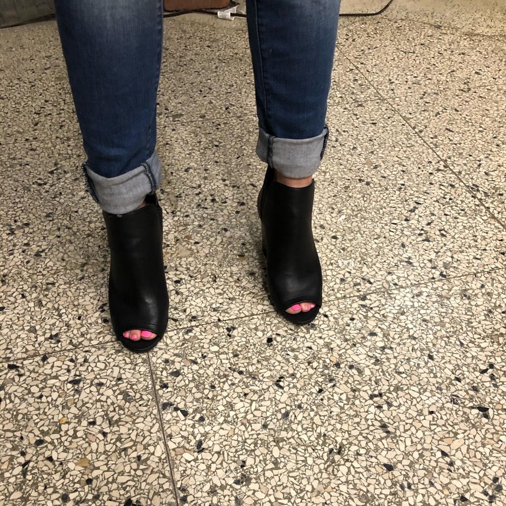 Shoes - Picture 2 of 4